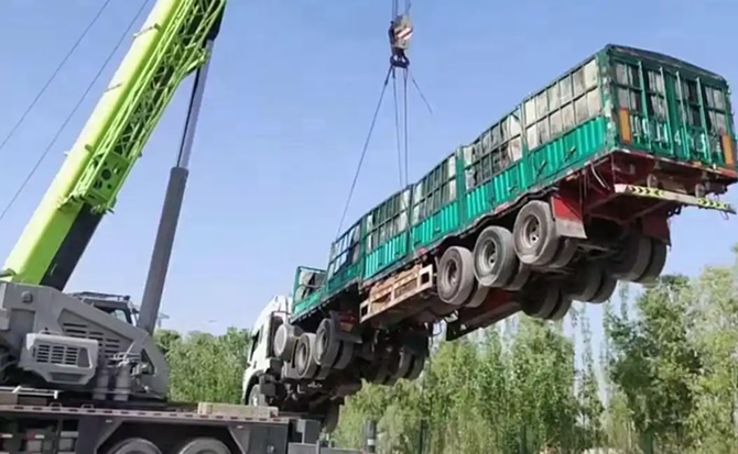 得荣道路脱困救援案例